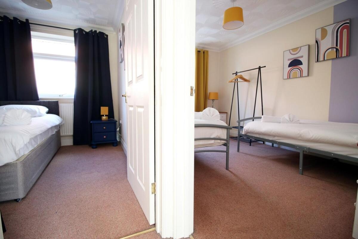 3 Bed With Free Parking - Merriotts 1 By Ty Sa Hotel Newport  Exterior photo